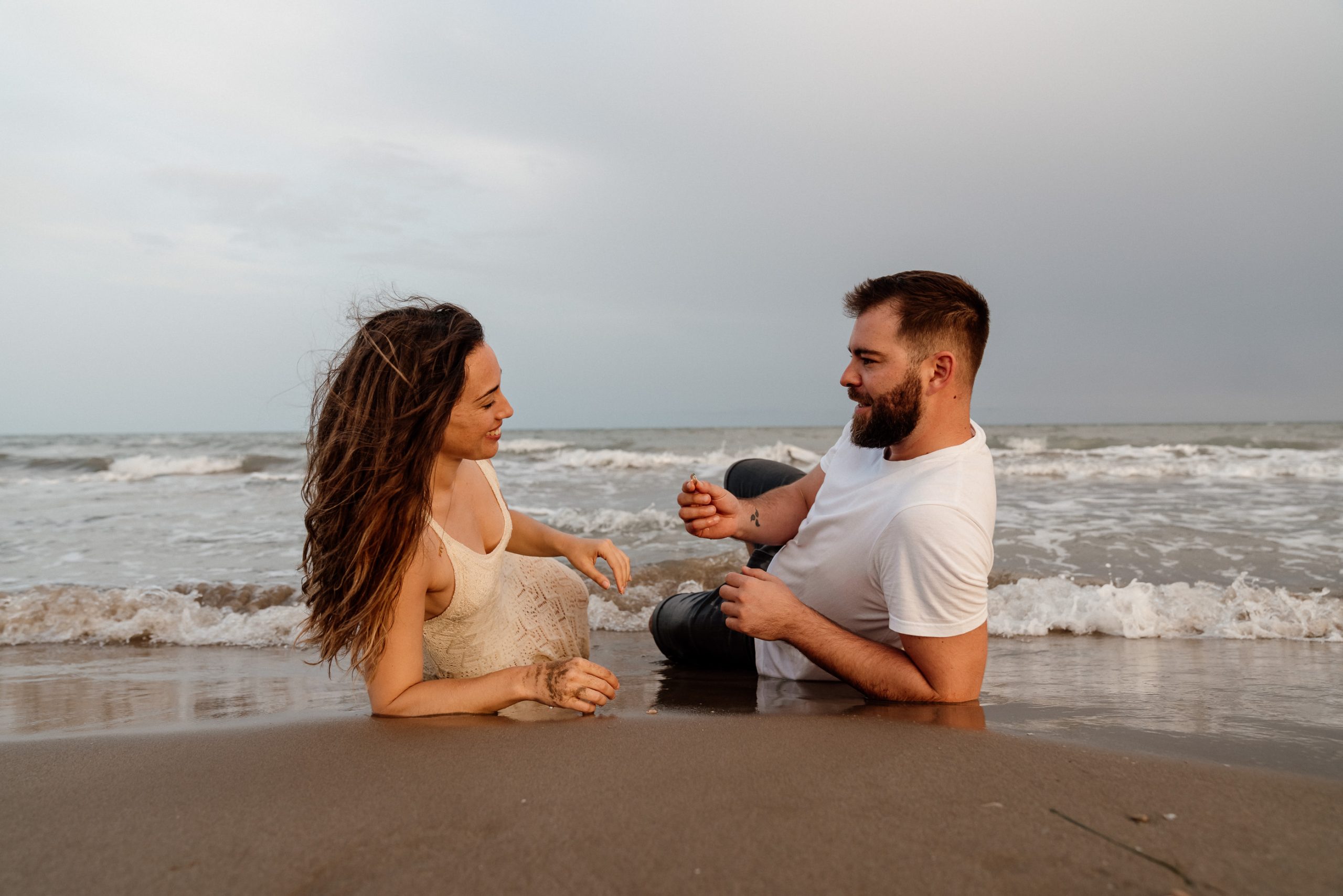 pedida-mano-mar-miradas-novios.