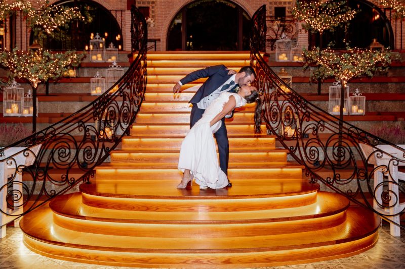 entrada-novios-escalera-hacienda-jacaranda